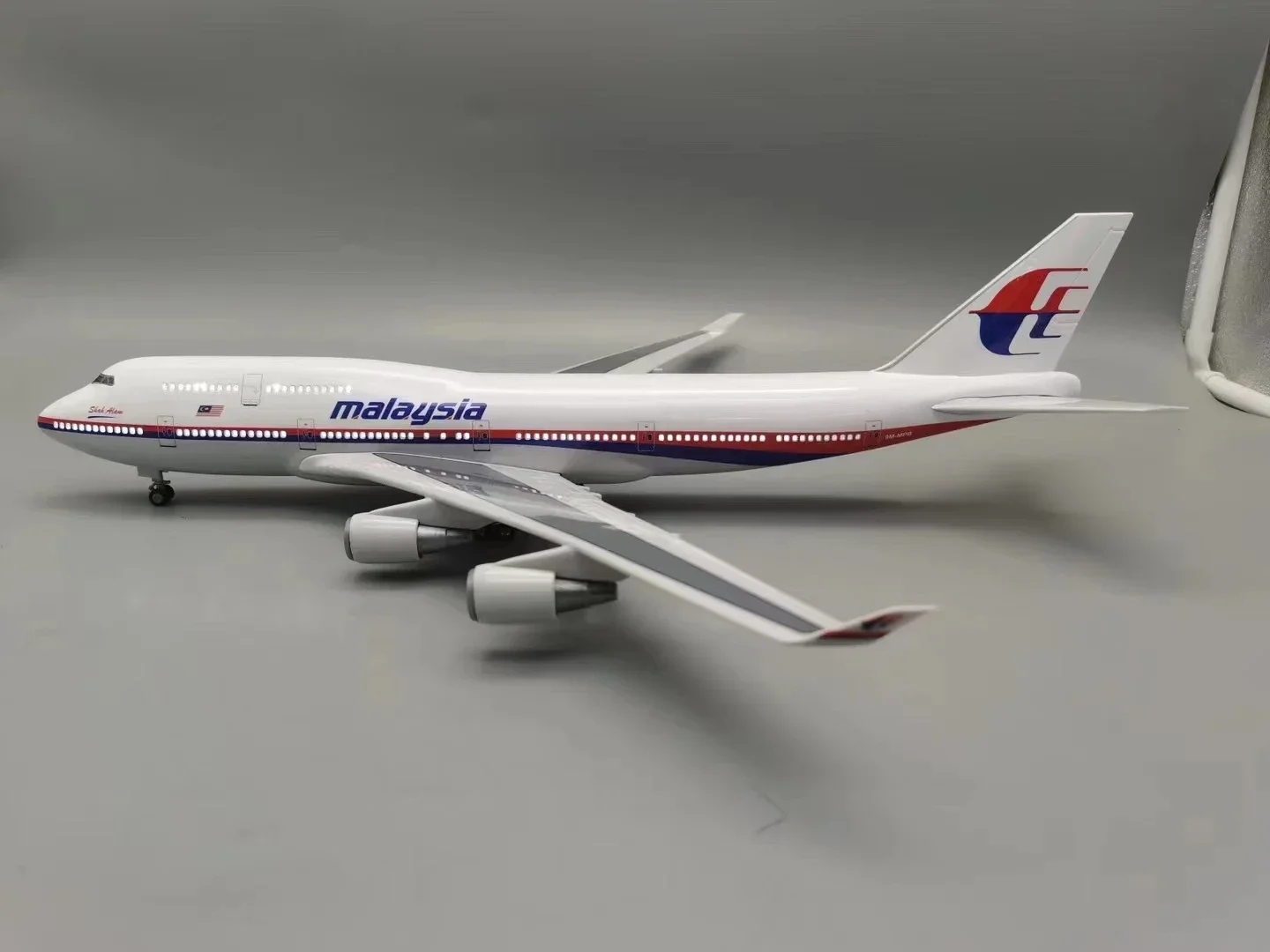 B747 Malaysia Airways 1/150 Sc - Home Decor Malaysia recension och pris